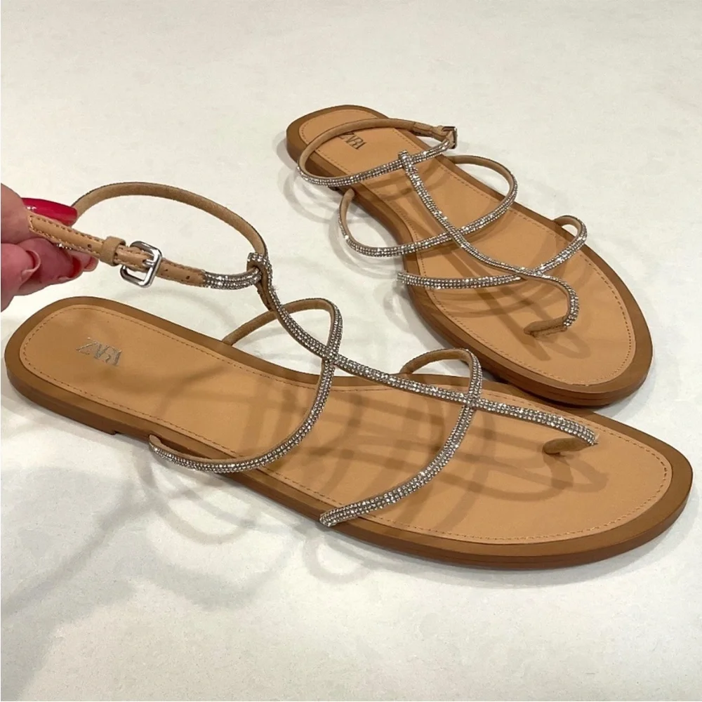 Summer 🌞 NWOT Flat Rhinestone Ankle Strap Sandals LIKE NEW Size 40 - Picture 3 of 6